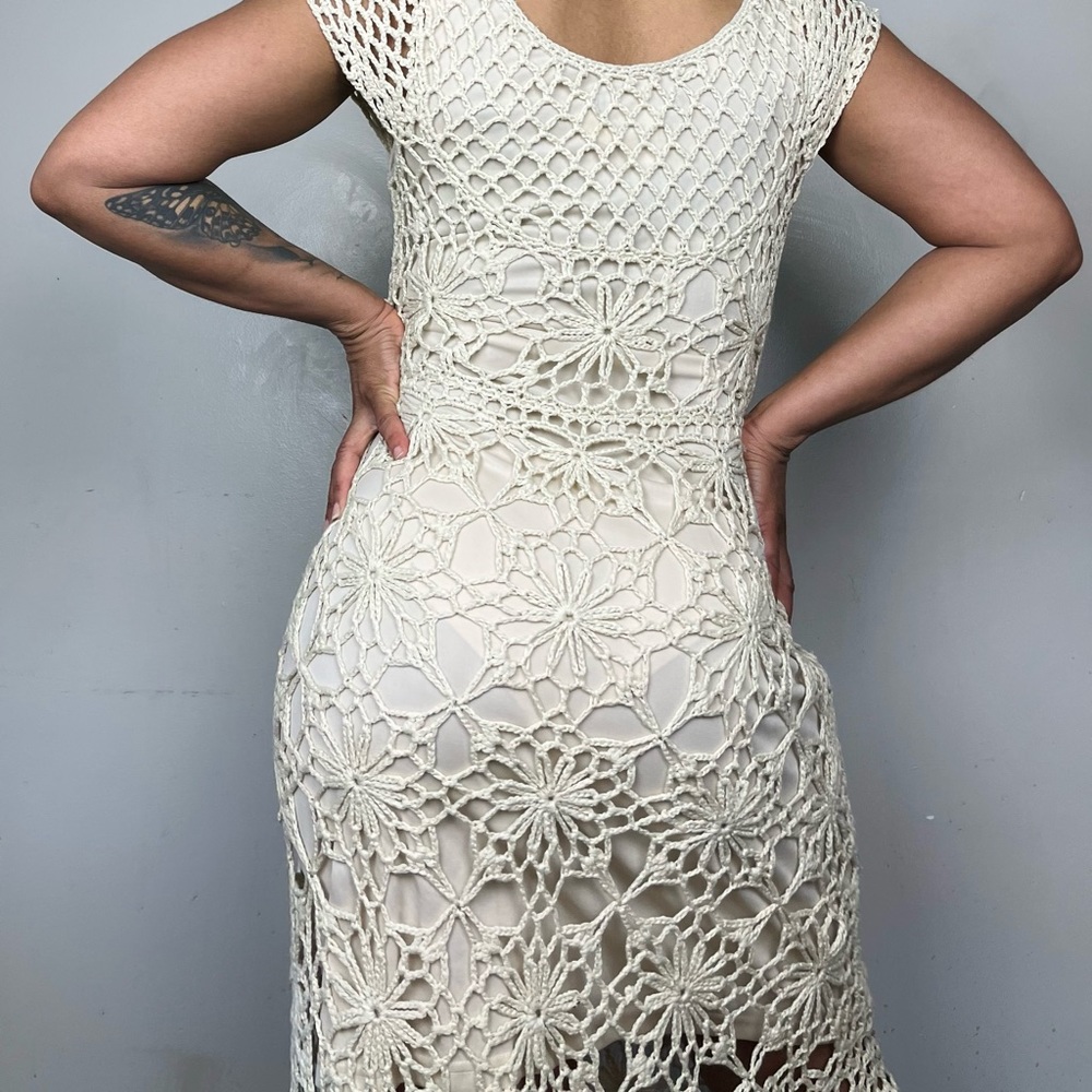 Pyramid Collection Cream Crochet Dress - Picture 4 of 7